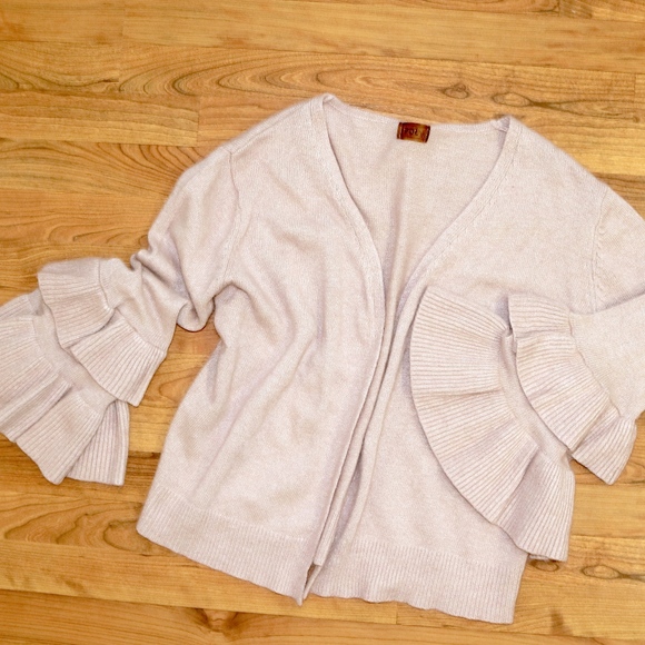 Anthro POL ruffled bell sleeve rabbit/wool sweater - Picture 4 of 8